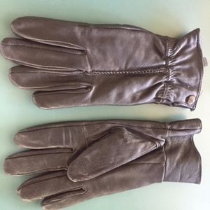 Black leather winter gloves